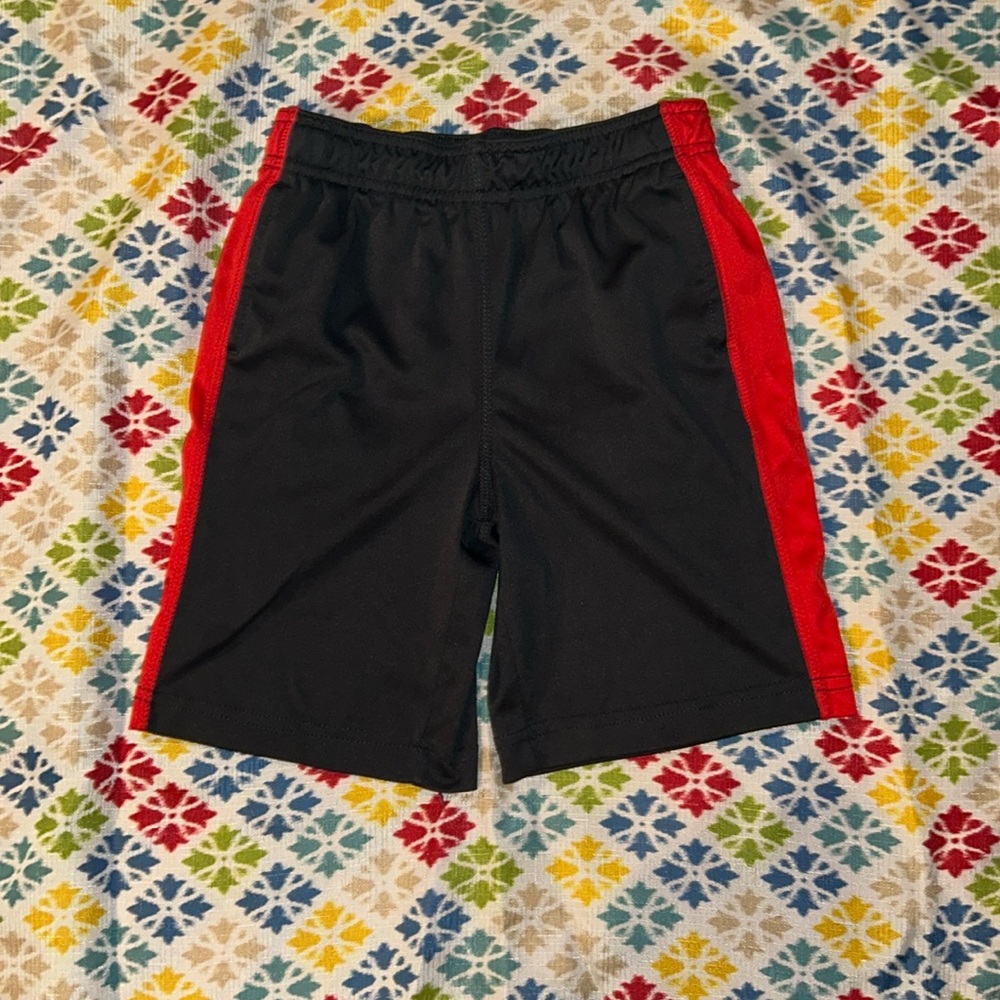 Size 6-7 Shorts 🩳 Elastic Waist and Pockets!